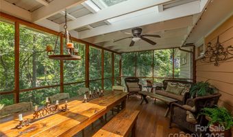 24 Woodcrest Rd, Asheville, NC 28804