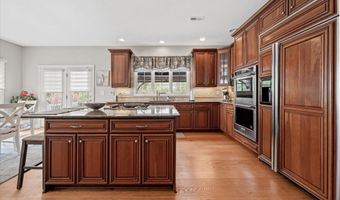 33 WATERTON Dr, Bear, DE 19701