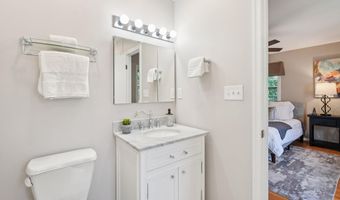 2647 S KENT St, Arlington, VA 22202