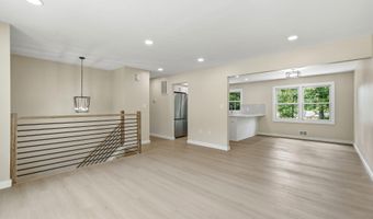 60 Woodland Rd, Bayville, NJ 08721