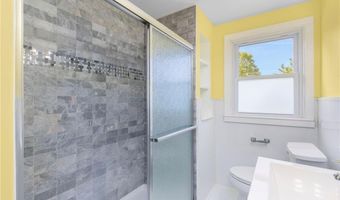 175 Kay St, Newport, RI 02840