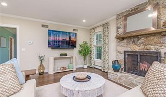 36 Beauchamp Dr, North Kingstown, RI 02874