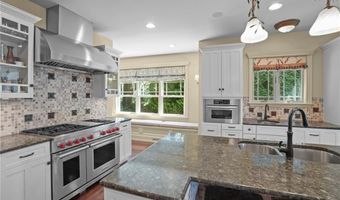 74 Bayberry Rd, Narragansett, RI 02882