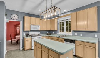 12 Brittany Dr, Bayville, NJ 08721