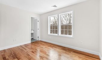 72 Wilbur Rd, Lincoln, RI 02865