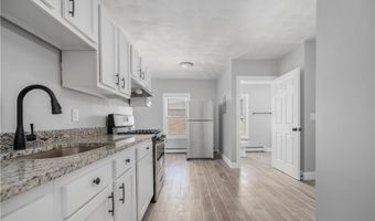 92 Spring St, Lincoln, RI 02838