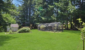 925 7TH St, Brookings, OR 97415