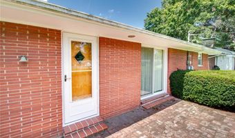4401 Wedgewood Dr, Alton, IL 62002