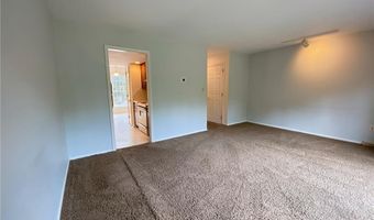 515 Ponds Edge Ln, Allentown, PA 18104