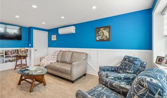 6 Macalder St, Narragansett, RI 02882