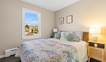 132 Ruggles Ave, Newport, RI 02840