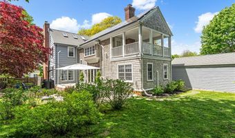 7 Florence Ave, Newport, RI 02840