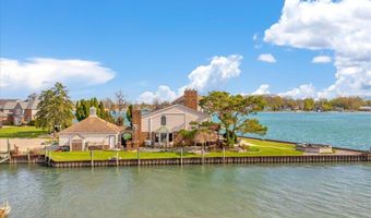 523 Lathrop Ave, Algonac, MI 48001