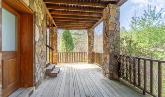 750 Double Springs Dr, Almond, NC 28702