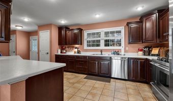 102 Woodland, Anna, IL 62906
