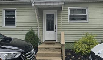 1422 Pin Oak Dr, Akron, OH 44312