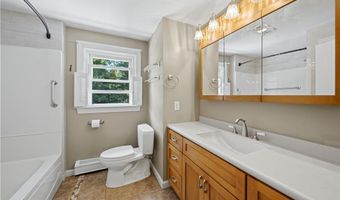 33 Shirley Dr, Cumberland, RI 02864