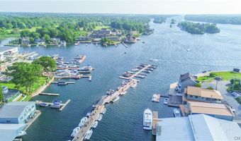 24 Bethune St, Alexandria Bay, NY 13607