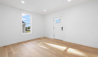 7 Sheffield Ave, Newport, RI 02840