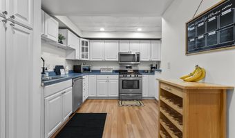 32 Glenview Dr 32, Cromwell, CT 06416
