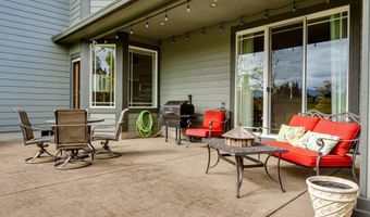 526 PEBBLE BEACH Dr, Creswell, OR 97426