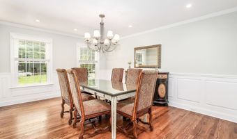 9 Hidden Brook Dr, Brookfield, CT 06804