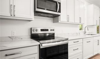 908 SNOW WHITE Dr, Alexandria, LA 71303