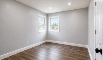 9 Emerald Ln S, Amityville, NY 11701