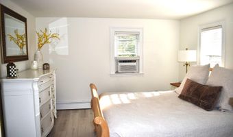 176 Richmond Ave, Amityville, NY 11701