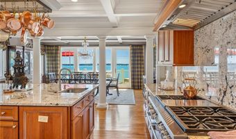 737 Boston Neck Rd, Narragansett, RI 02882