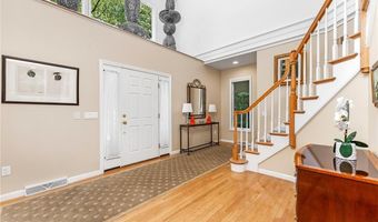 60 Pheasant Dr, East Greenwich, RI 02818