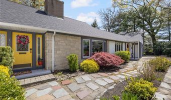 120 Bretton Woods Dr, Cranston, RI 02920