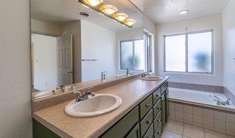 208 SWIRE HEIGHTS Dr, Aztec, NM 87410