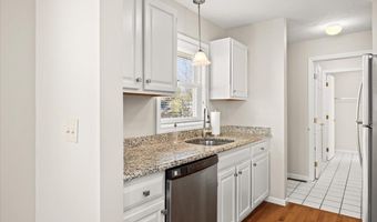 30 Harbor Hill Dr 30, Bourne, MA 02532