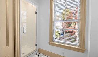 18 Barney St 2, Newport, RI 02840