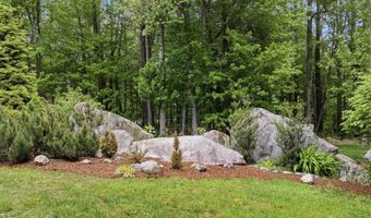 4 Hunters Rd, Bedford, NH 03110