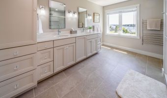 8 Shipmasters Cove Rd, Belfast, ME 04915
