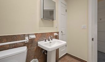 177 Main St A, Amesbury, MA 01913