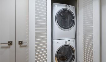 1108 Auahi St 2305, Honolulu, HI 96814