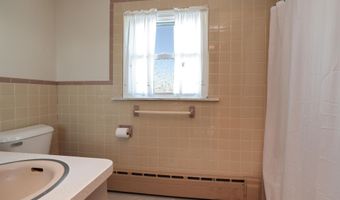 409 3rd St, Beach Haven, NJ 08008