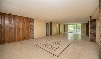425 Kenilworth Ln, Ballwin, MO 63011