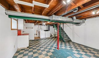203 E 4th St, Anamosa, IA 52205