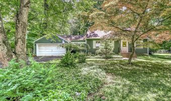 3 Woodland Pl, Airmont, NY 10952