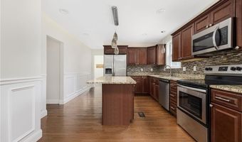 6 LARKSPUR Rd, Warwick, RI 02886