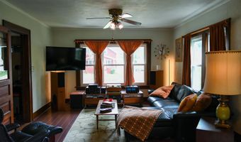 1011 W OKLAHOMA St, Appleton, WI 54914