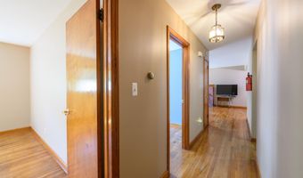 570 Garfield Ave, Belford, NJ 07718