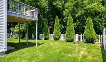 17 Ostend St, Johnston, RI 02919