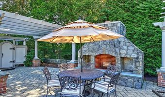 4 Pine Tree Ln, Lincoln, RI 02865