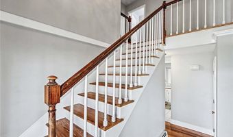 25 Viking Dr, Bristol, RI 02809