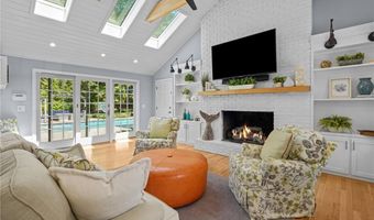 75 Walnut Dr, East Greenwich, RI 02818